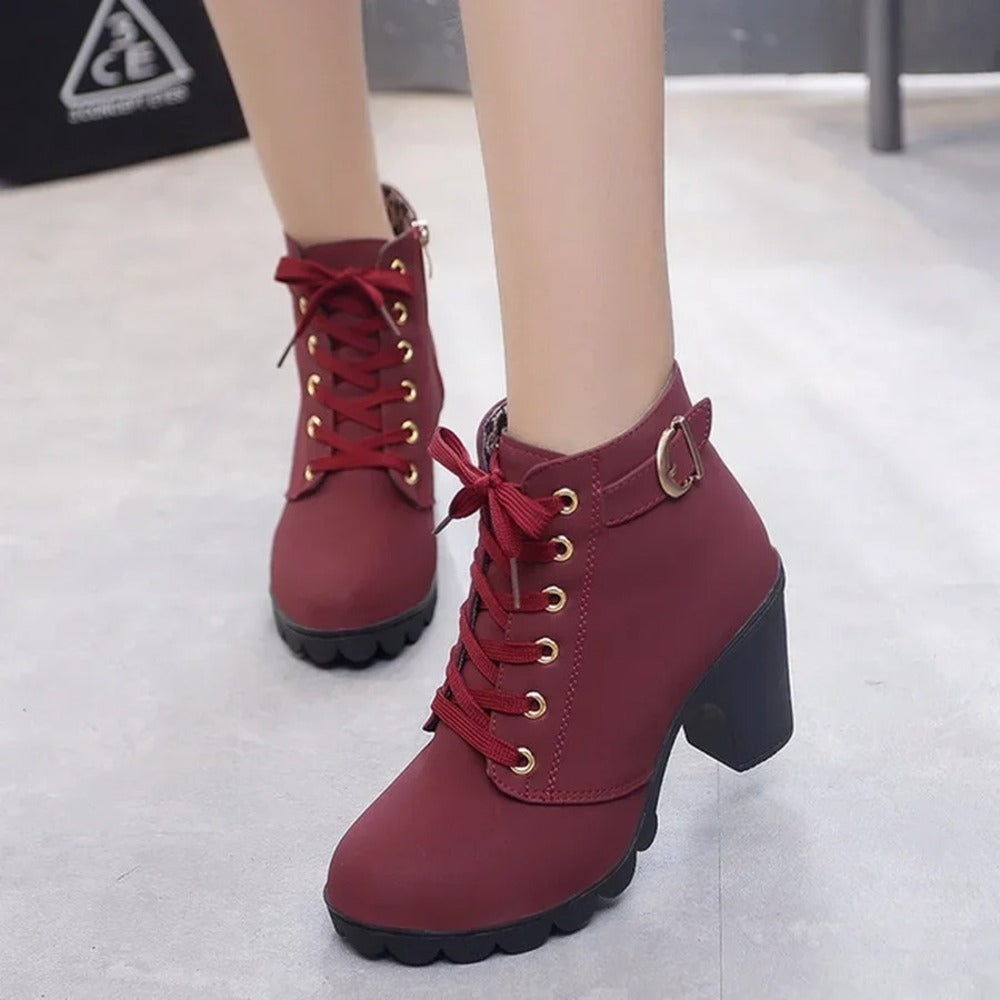 Bottines à lacets et à talons
