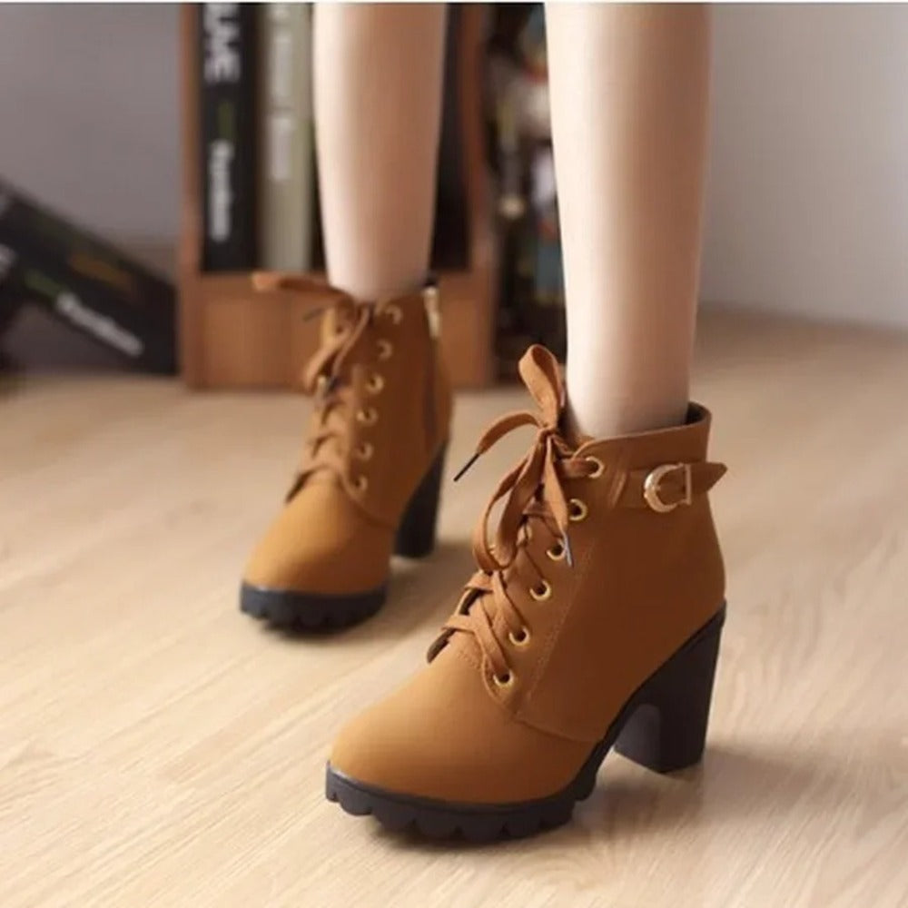 Bottines à lacets et à talons