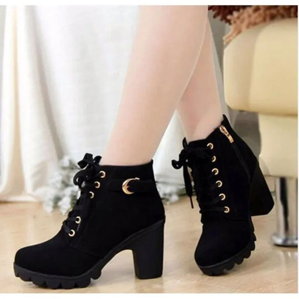 Bottines à lacets et à talons