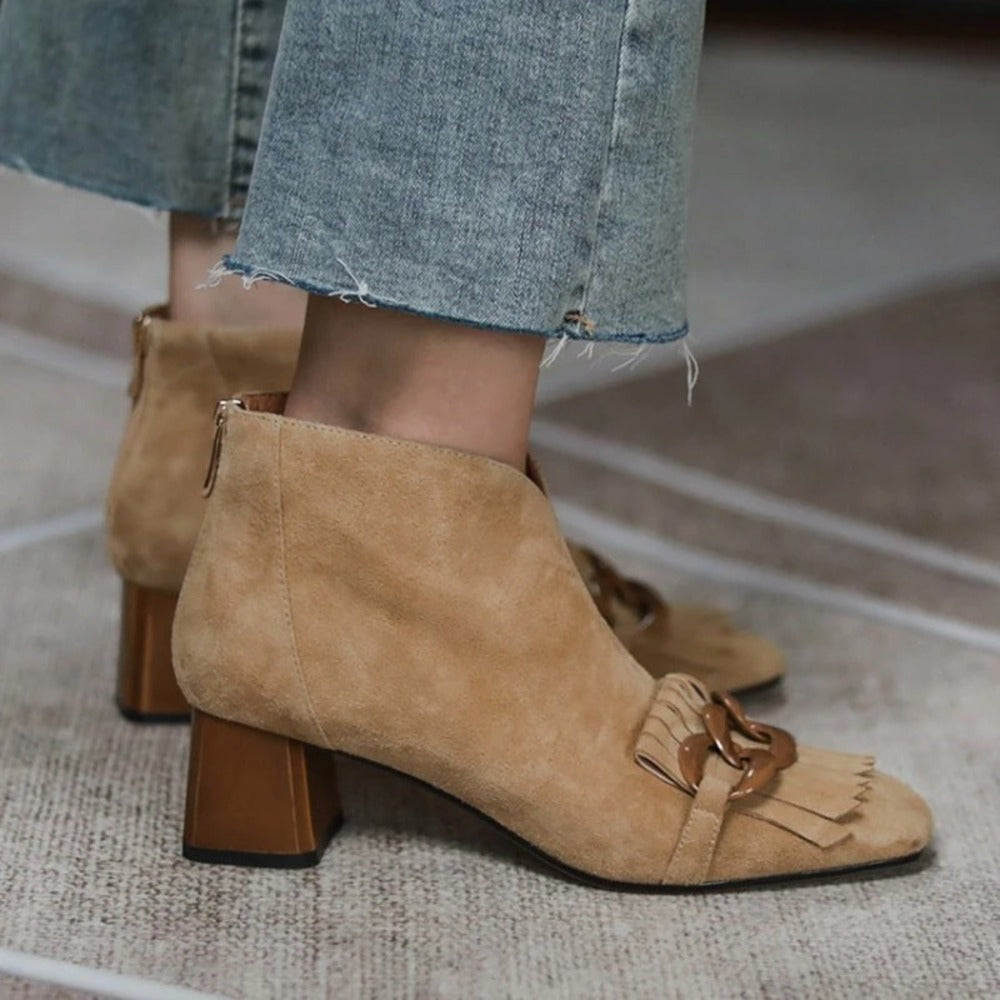 Bottines beiges à talon en daim