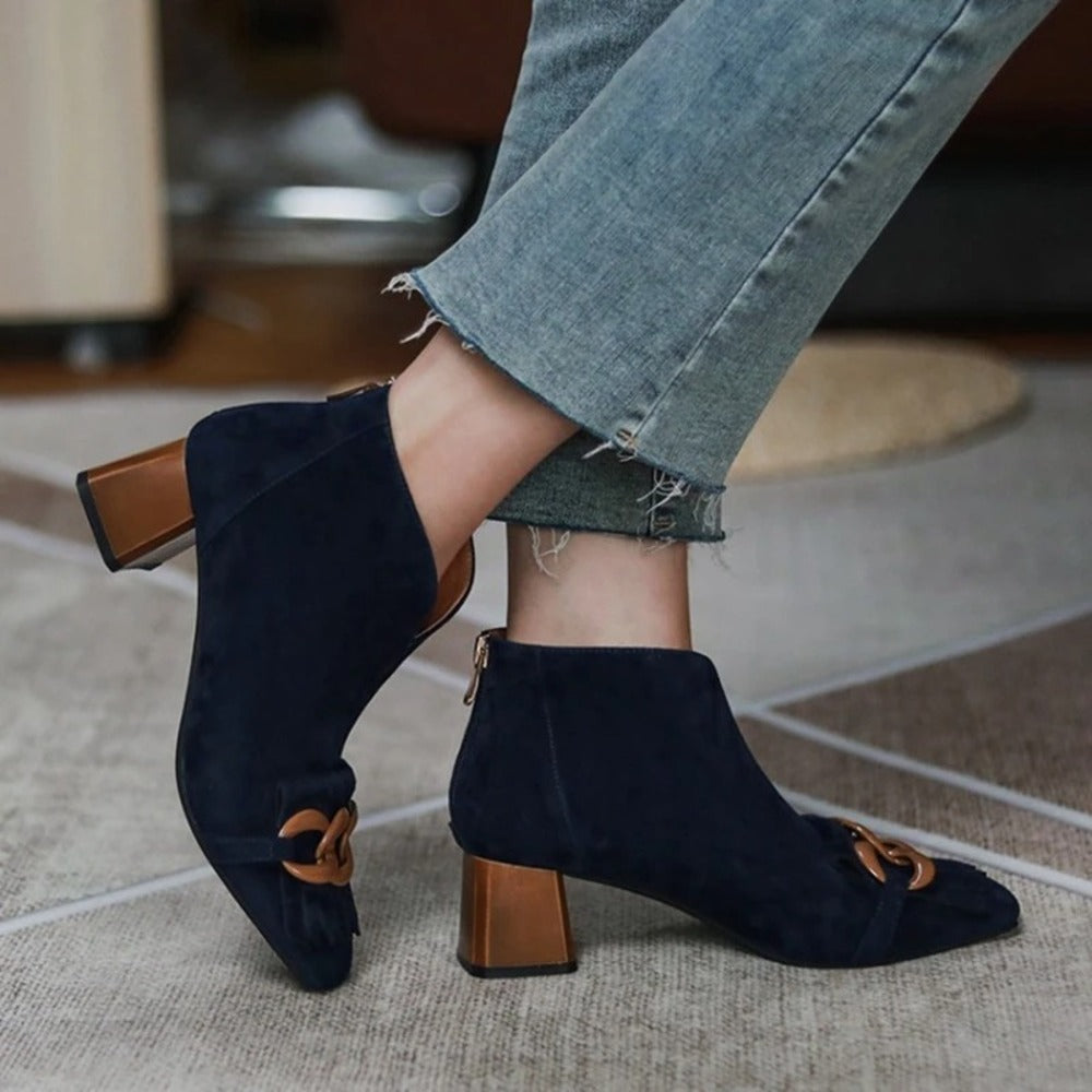 Bottines beiges à talon en daim