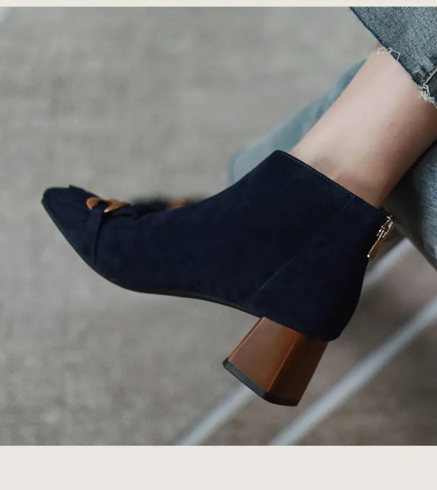 Bottines beiges à talon en daim