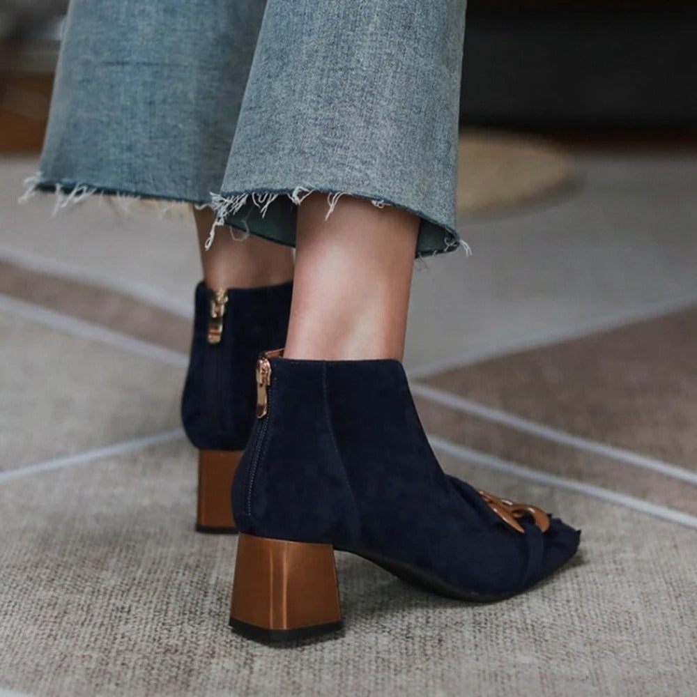 Bottines beiges à talon en daim