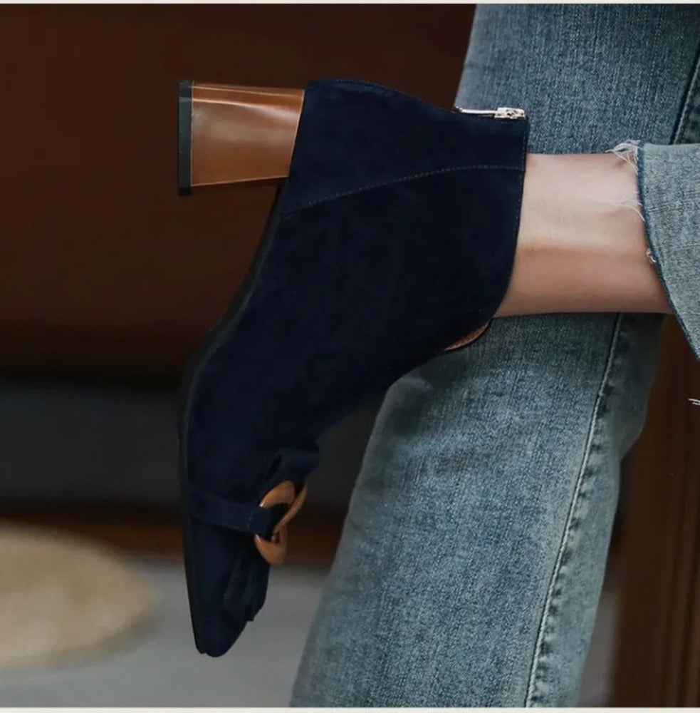 Bottines beiges à talon en daim