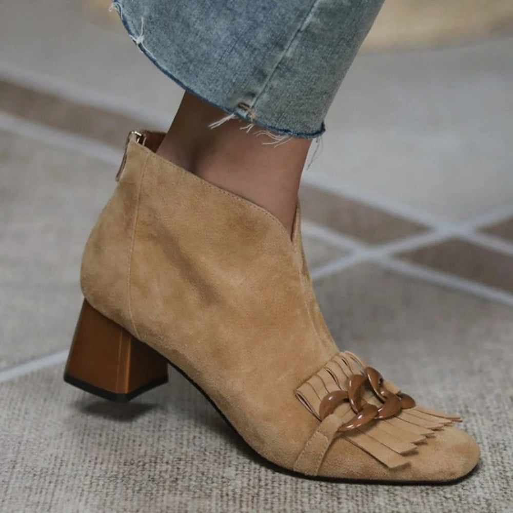 Bottines beiges à talon en daim