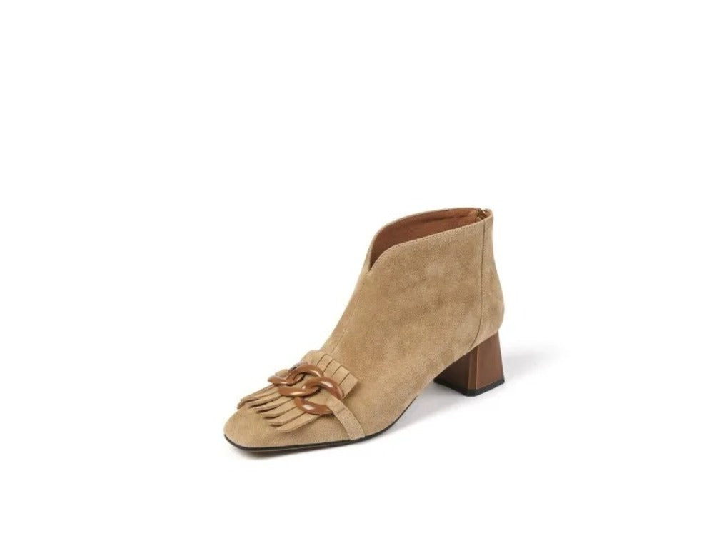 Bottines beiges à talon en daim