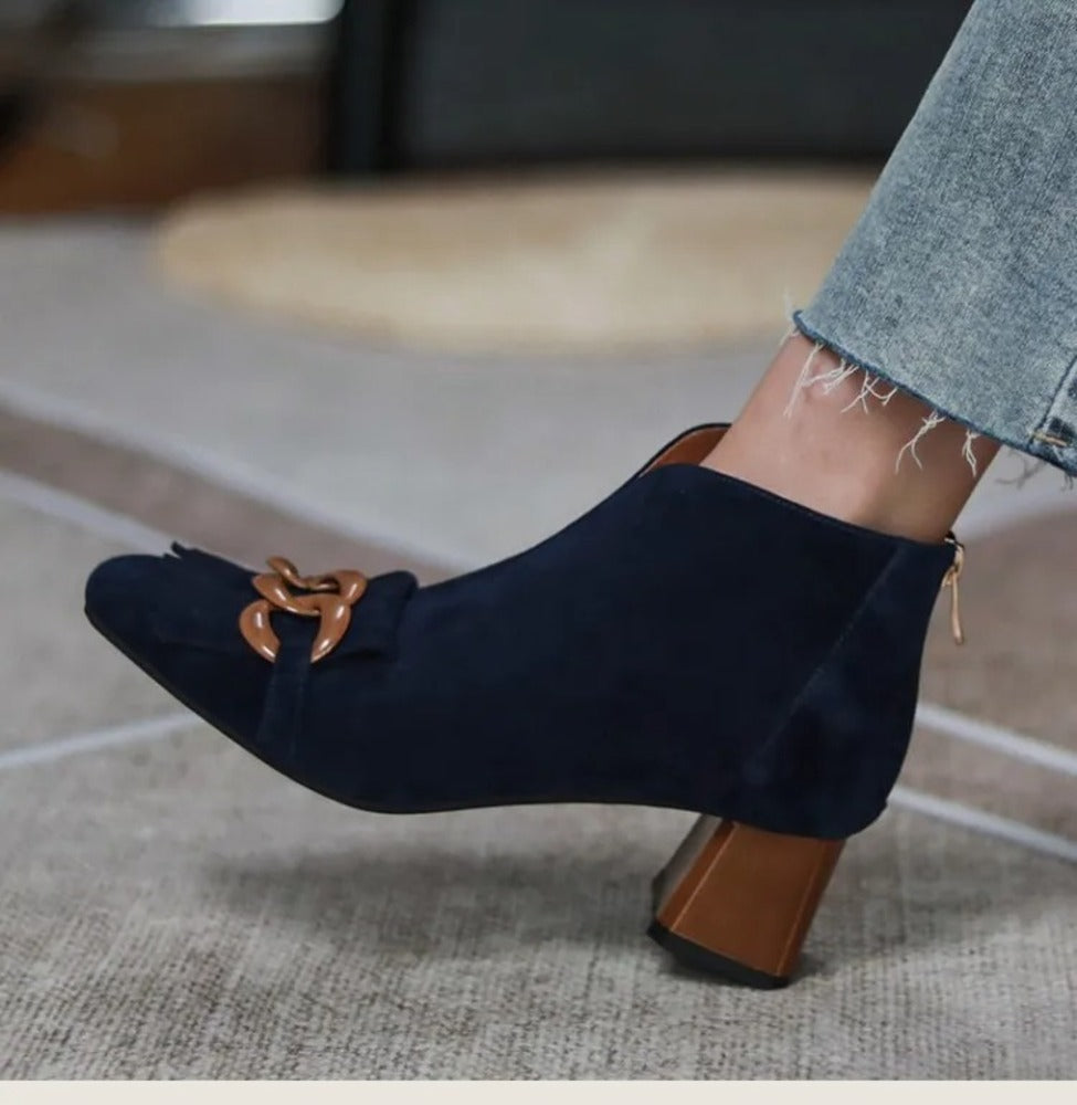 Bottines beiges à talon en daim